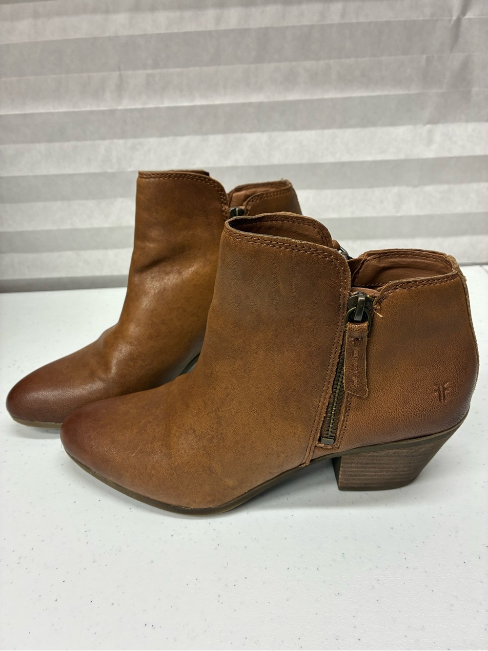 Frye Judith bootie boots womens size 8 double zip cognac leather ankle classic